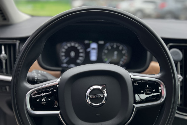 2020 Volvo S90 с пробегом 85 000 км