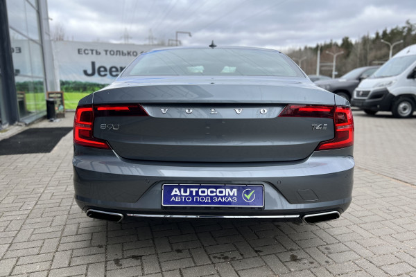 2020 Volvo S90 с пробегом 85 000 км