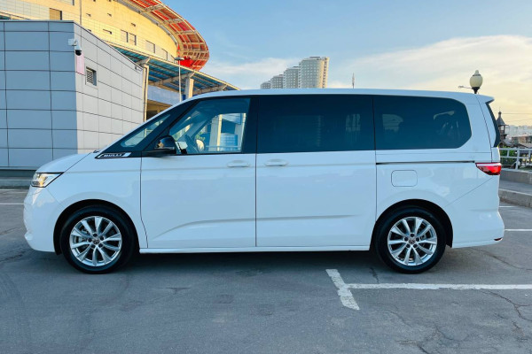 2022 Volkswagen Multivan с пробегом 9 000 км