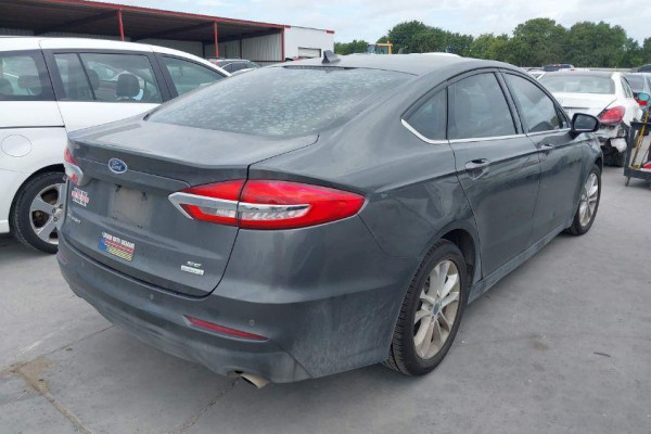 2020 Ford Fusion (North America) с пробегом 85 006 км