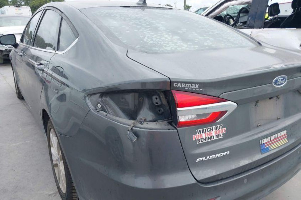 2020 Ford Fusion (North America) с пробегом 85 006 км