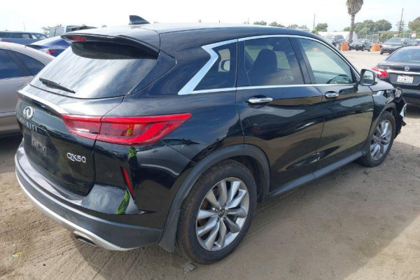 2021 Infiniti QX50 с пробегом 39 933 км
