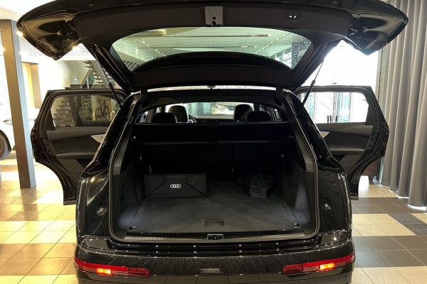 2023 Audi Q7 с пробегом 50 км