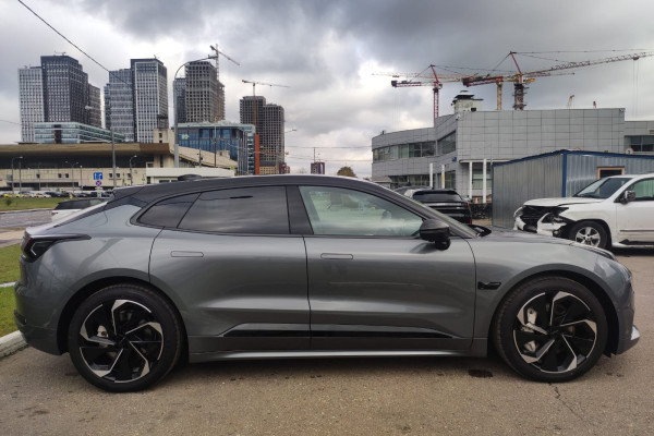 2023 Zeekr 001 с пробегом 17 км