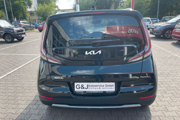 2023 Kia Soul EV с пробегом 2 000 км