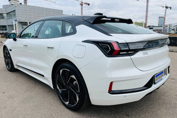 2023 Zeekr 001 с пробегом 10 км