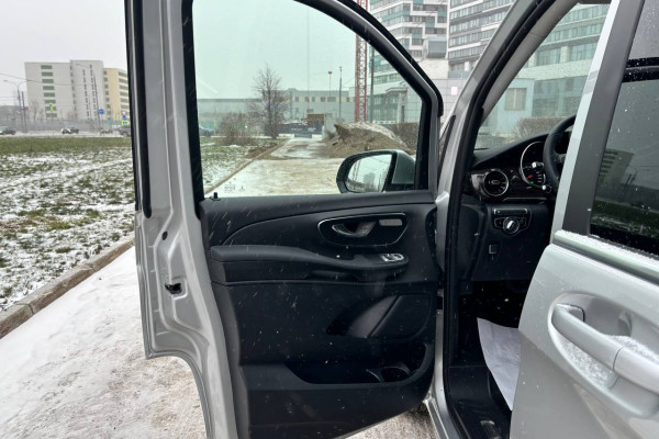 2022 Mercedes-Benz V-Класс с пробегом 100 км