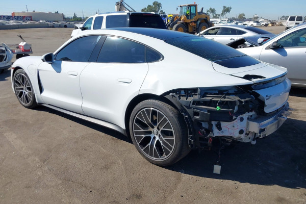 2021 Porsche Taycan с пробегом 24 752 миль