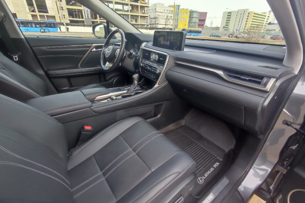 2019 Lexus RX с пробегом 28 500 км