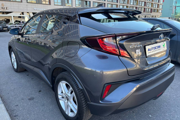 2021 Toyota C-HR с пробегом 44 000 км