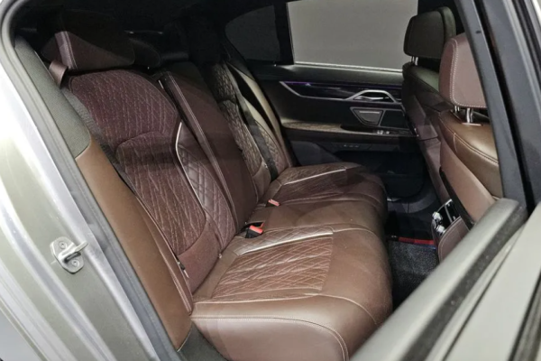 2020 BMW 7 серии с пробегом 70 000 км