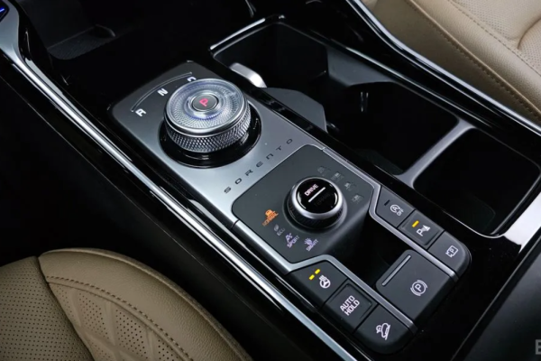 2023 Kia Sorento с пробегом 6 035 км