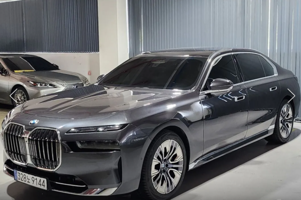 2023 BMW 7 серии с пробегом 10 000 км