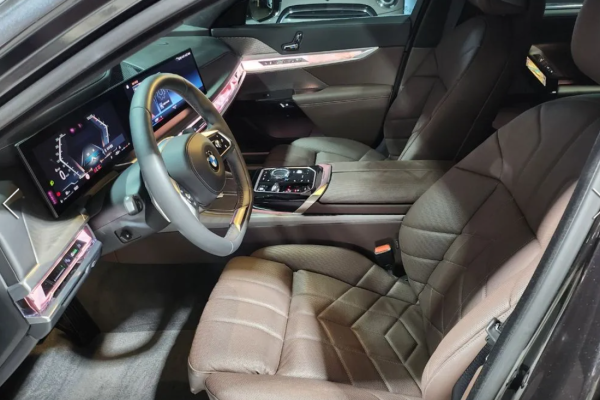 2023 BMW 7 серии с пробегом 10 000 км