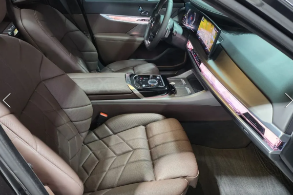 2023 BMW 7 серии с пробегом 10 000 км