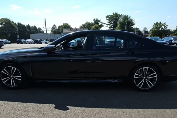 2021 BMW 7 серии с пробегом 23 028 км