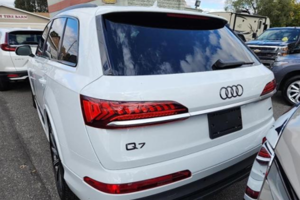 2021 Audi Q7 с пробегом 16 000 миль