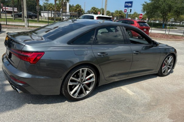 2021 Audi S6 с пробегом 25 758 миль