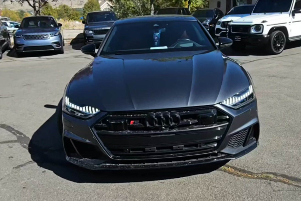 2022 Audi S7 с пробегом 13 500 миль
