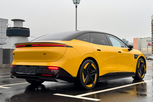 2024 Zeekr 007 с пробегом 25 км