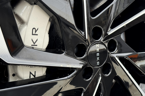 2023 Zeekr 001 с пробегом 20 км