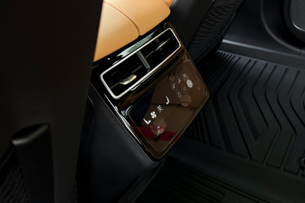 2023 Zeekr 001 с пробегом 20 км