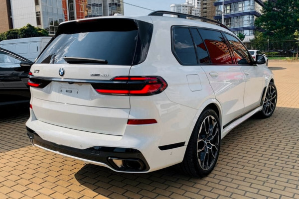 2023 BMW X7 с пробегом 31 000 км