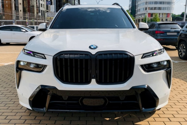 2023 BMW X7 с пробегом 31 000 км