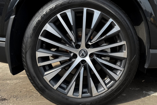 2023 Lexus RX с пробегом 40 088 км