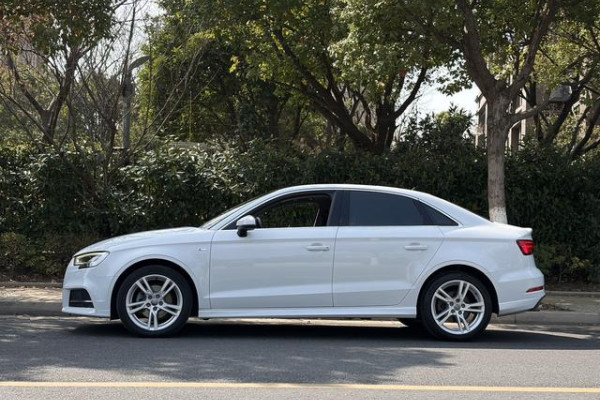 2021 Audi A3 с пробегом 35 000 км