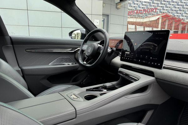 2023 Zeekr 001 с пробегом 26 605 км