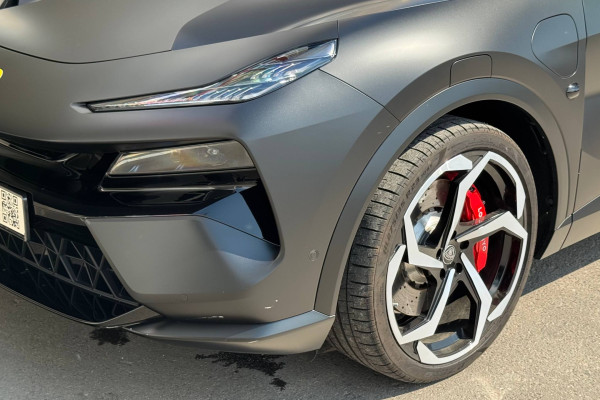 2025 Lotus Eletre с пробегом 5 000 км