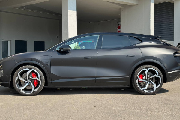 2025 Lotus Eletre с пробегом 5 000 км